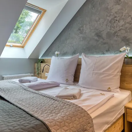 Z Basenem I Saunami Stone Hill Iii Vip Centrum By Royal Aparts שצ'קלארסקה פוראובה