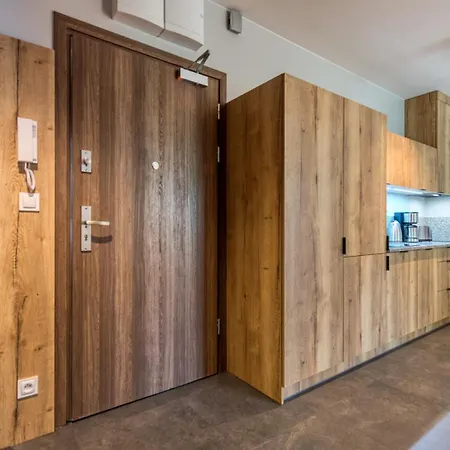 Z Basenem I Saunami Stone Hill Iii Vip Centrum By Royal Aparts * שצ'קלארסקה פוראובה