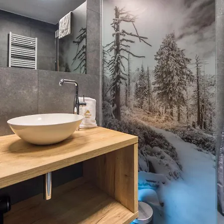 Z Basenem I Saunami Stone Hill Iii Vip Centrum By Royal Aparts *